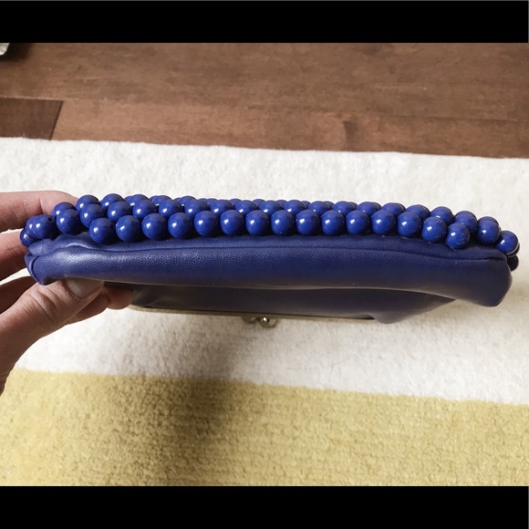 Blue beaded bag with gold tone kiss lock closure - Picture 5 of 15